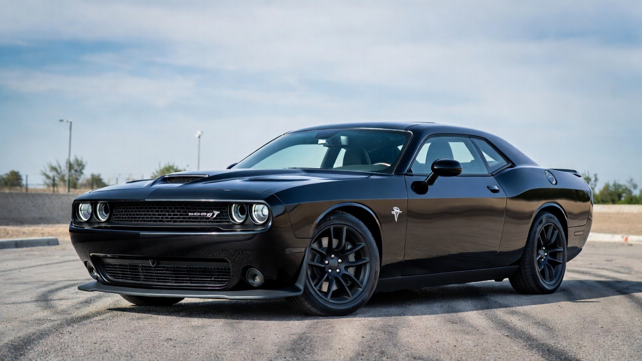 Svart Dodge Challenger